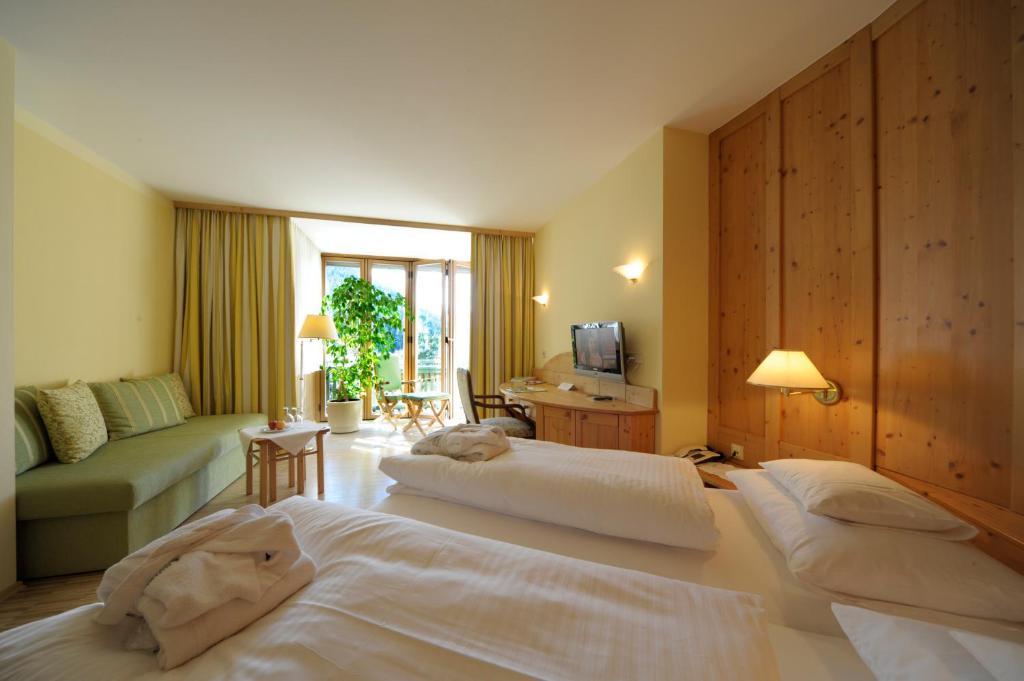 Naturhotel Ortners Eschenhof บาด ไคลน์เคิร์ชไฮม์ ภายนอก รูปภาพ